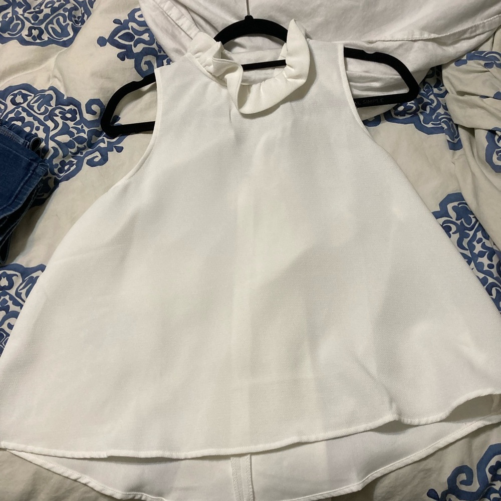 Tuckernuck do + be white ruffled top with bow back detail